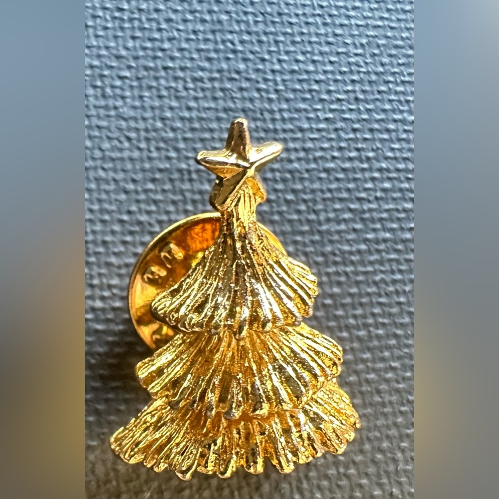 Vintage Gold Tone Christmas Tree Lapel Pin